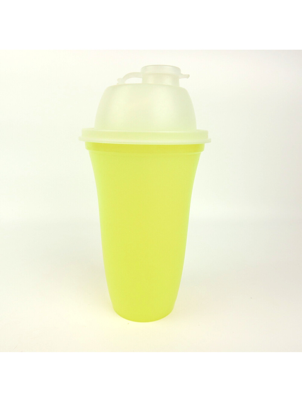 Vintage Tupperware Quick Shake 16oz Yellow Shaker Bottle Mixer 844 and Lid